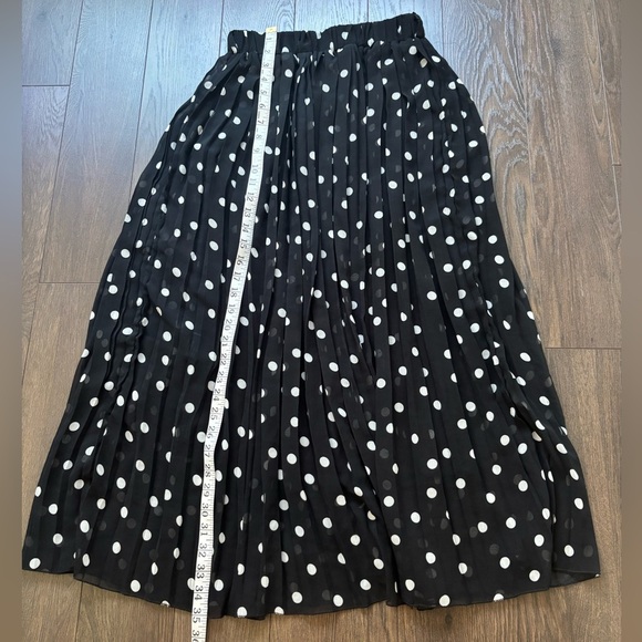 QED LONDON Black and White Polka Dot Midi Pleated Skirt - Picture 10 of 15